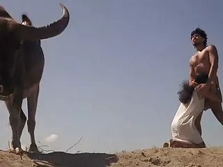 یک دانش آموز در فلم سکس هراتی حال آماده سازی برای رابطه جنسی در مقابل دوربین